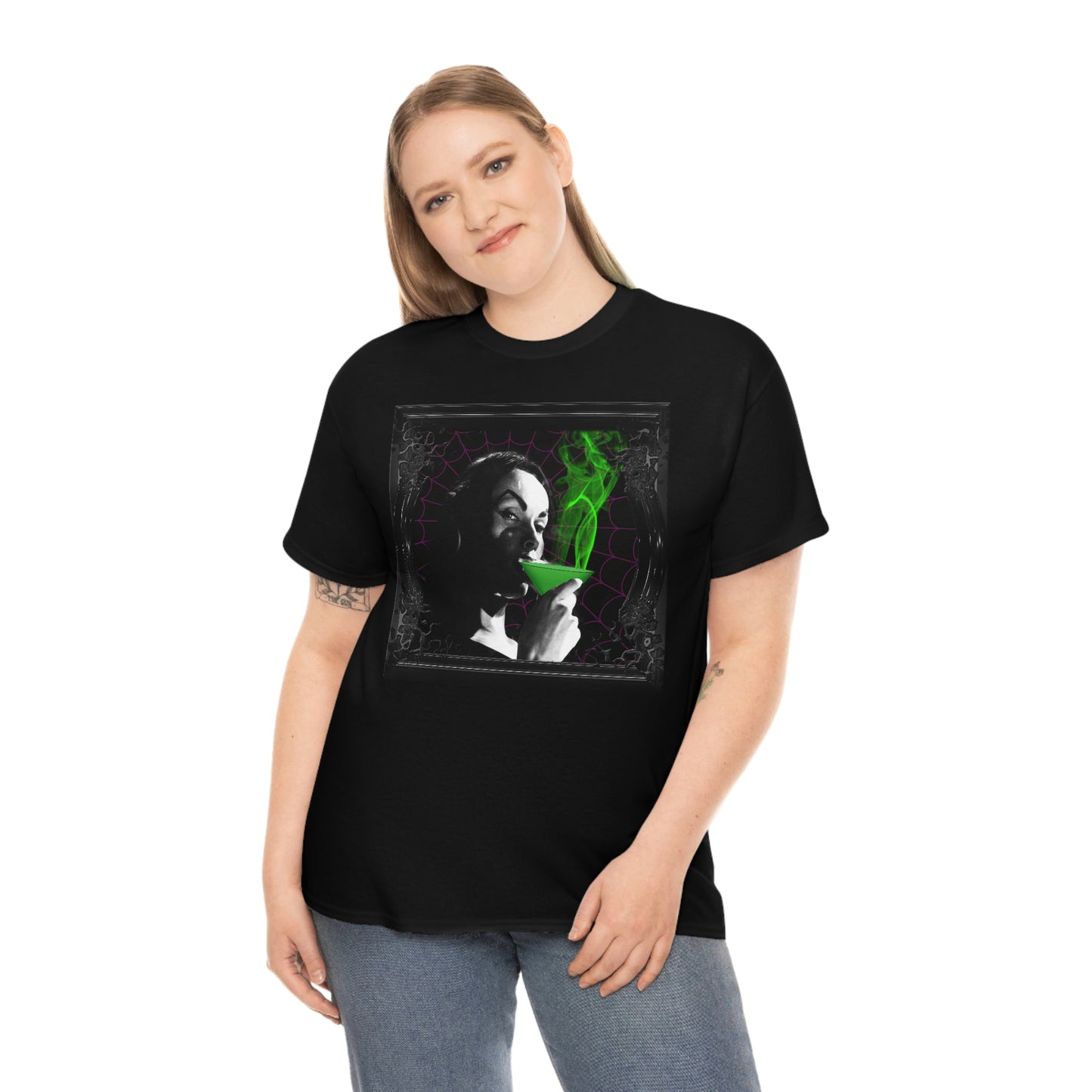 VAMPIRA 9 Unisex Heavy Cotton Tee