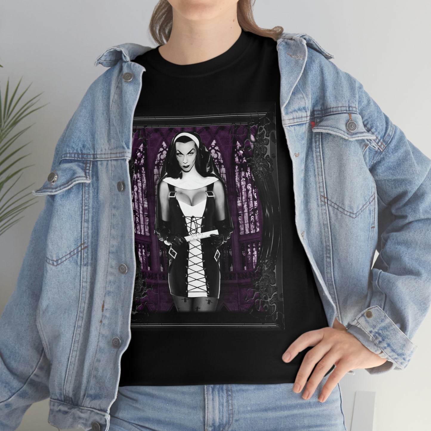 VAMPIRA 11 Unisex Heavy Cotton Tee