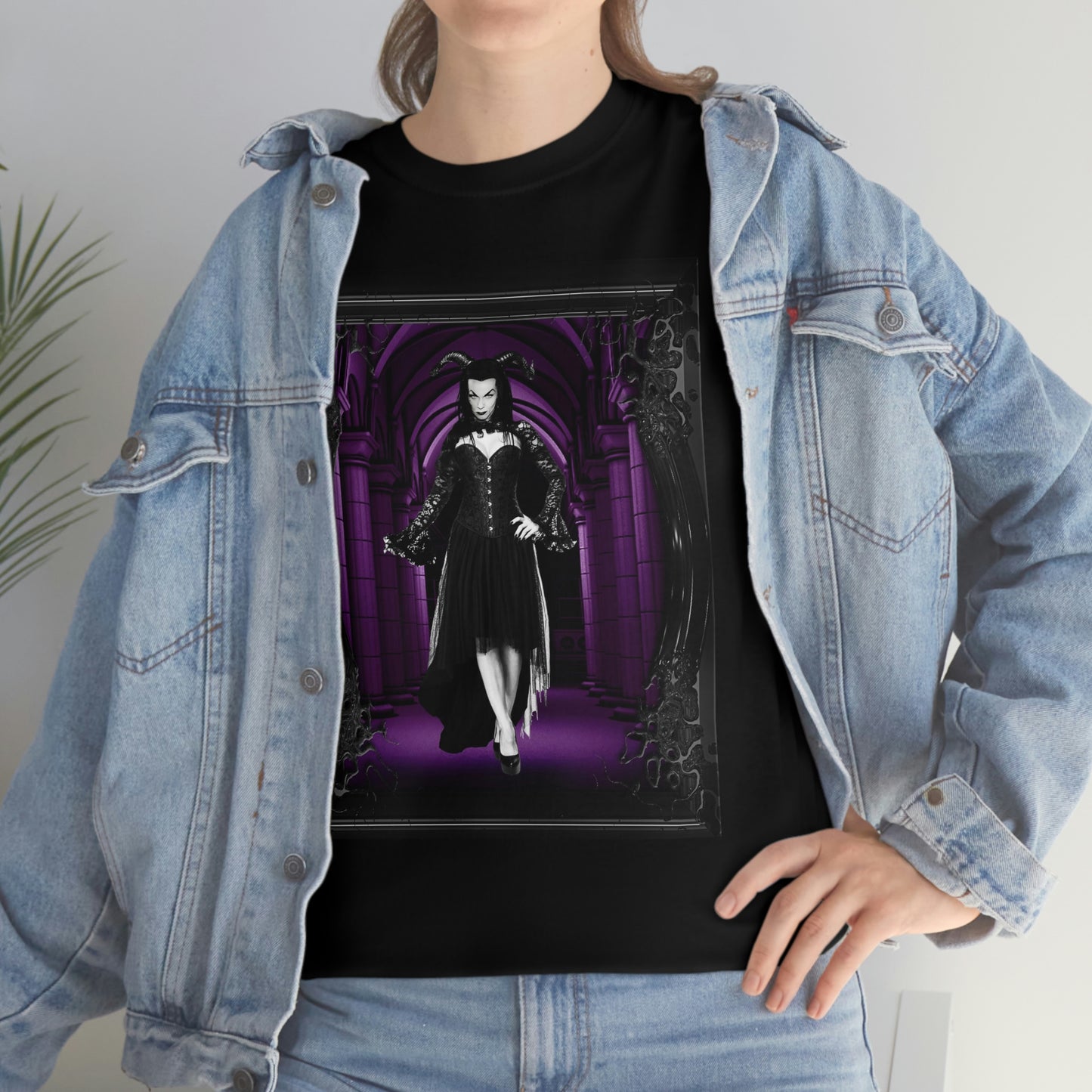VAMPIRA 13 Unisex Heavy Cotton Tee
