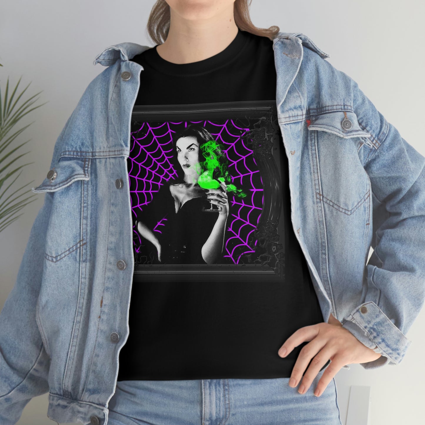 VAMPIRA 16 Unisex Heavy Cotton Tee